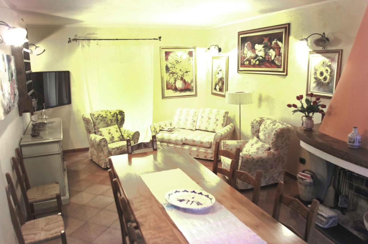 Casa De Ajala - B&B De Charme In Antica Dimora Totalmente Ristrutturata E Dotata Di Tutti I Confort Bagni Privati Spazio Living Patio Esterno Ambienti Climatizzati Degustazioni Prodotti Locali Làconi Dış mekan fotoğraf