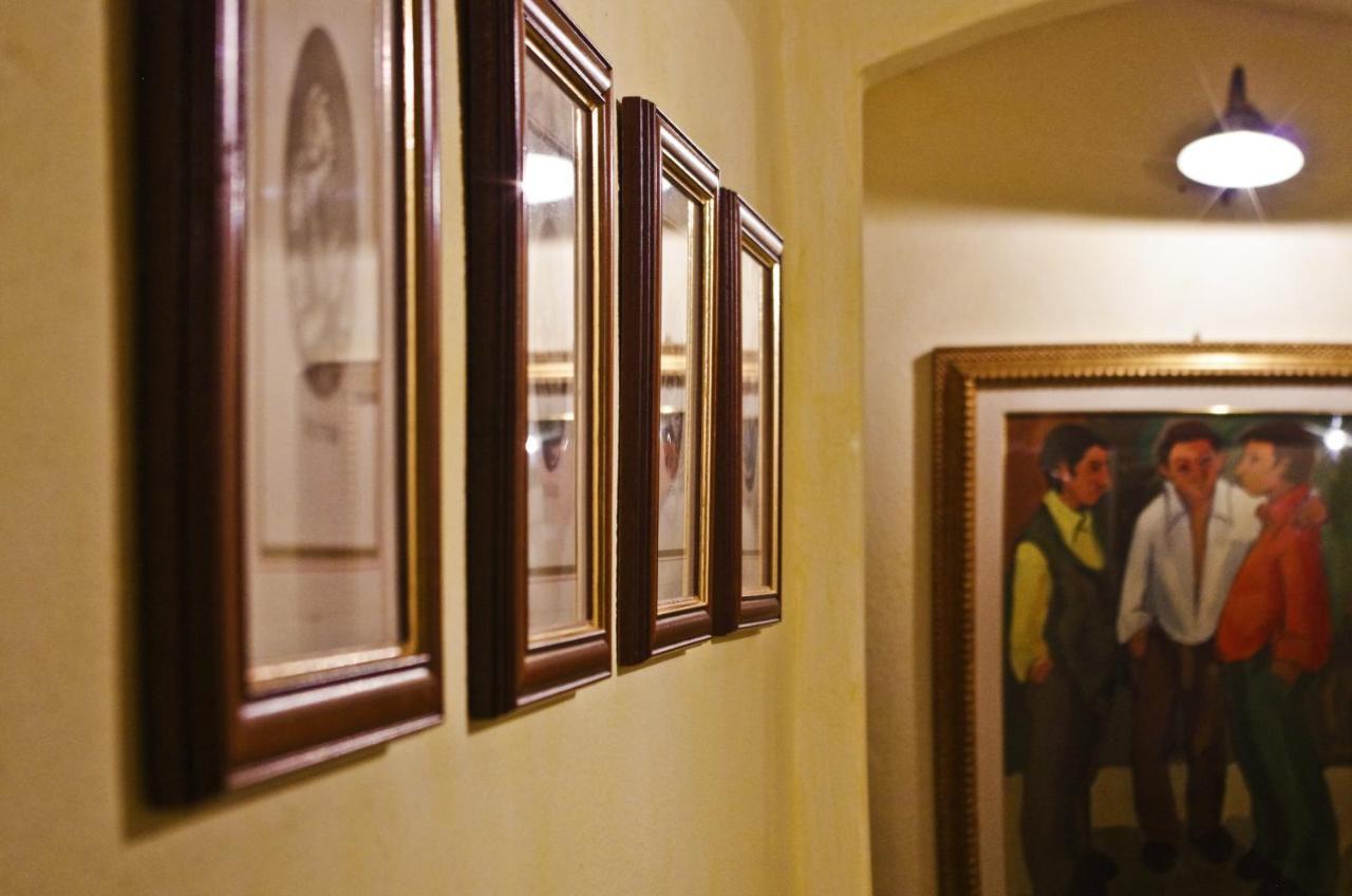 Casa De Ajala - B&B De Charme In Antica Dimora Totalmente Ristrutturata E Dotata Di Tutti I Confort Bagni Privati Spazio Living Patio Esterno Ambienti Climatizzati Degustazioni Prodotti Locali Làconi Dış mekan fotoğraf