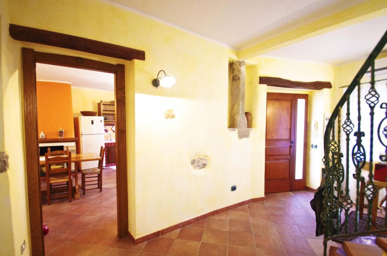 Casa De Ajala - B&B De Charme In Antica Dimora Totalmente Ristrutturata E Dotata Di Tutti I Confort Bagni Privati Spazio Living Patio Esterno Ambienti Climatizzati Degustazioni Prodotti Locali Làconi Dış mekan fotoğraf