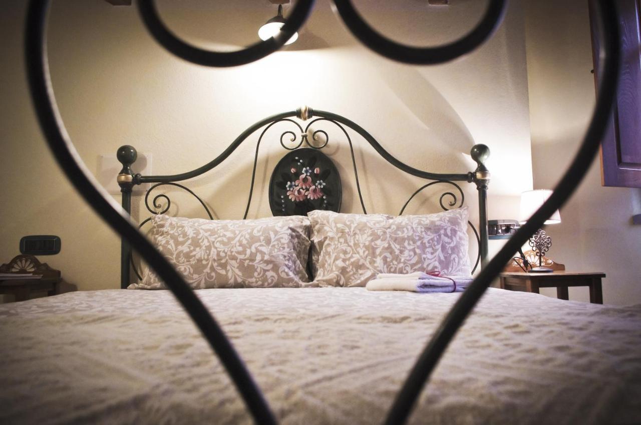 Casa De Ajala - B&B De Charme In Antica Dimora Totalmente Ristrutturata E Dotata Di Tutti I Confort Bagni Privati Spazio Living Patio Esterno Ambienti Climatizzati Degustazioni Prodotti Locali Làconi Dış mekan fotoğraf