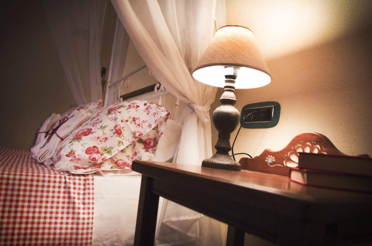 Casa De Ajala - B&B De Charme In Antica Dimora Totalmente Ristrutturata E Dotata Di Tutti I Confort Bagni Privati Spazio Living Patio Esterno Ambienti Climatizzati Degustazioni Prodotti Locali Làconi Dış mekan fotoğraf