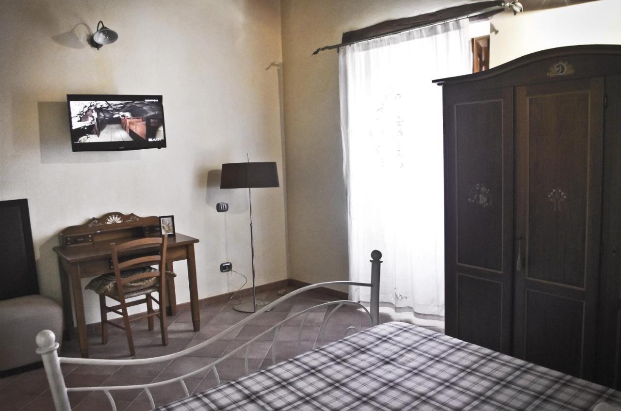 Casa De Ajala - B&B De Charme In Antica Dimora Totalmente Ristrutturata E Dotata Di Tutti I Confort Bagni Privati Spazio Living Patio Esterno Ambienti Climatizzati Degustazioni Prodotti Locali Làconi Dış mekan fotoğraf