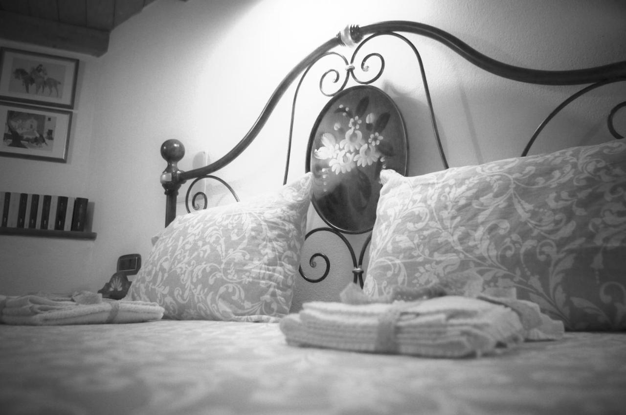 Casa De Ajala - B&B De Charme In Antica Dimora Totalmente Ristrutturata E Dotata Di Tutti I Confort Bagni Privati Spazio Living Patio Esterno Ambienti Climatizzati Degustazioni Prodotti Locali Làconi Dış mekan fotoğraf