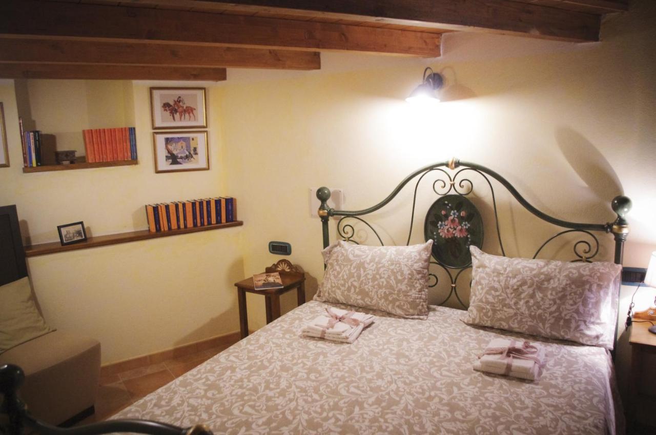 Casa De Ajala - B&B De Charme In Antica Dimora Totalmente Ristrutturata E Dotata Di Tutti I Confort Bagni Privati Spazio Living Patio Esterno Ambienti Climatizzati Degustazioni Prodotti Locali Làconi Dış mekan fotoğraf