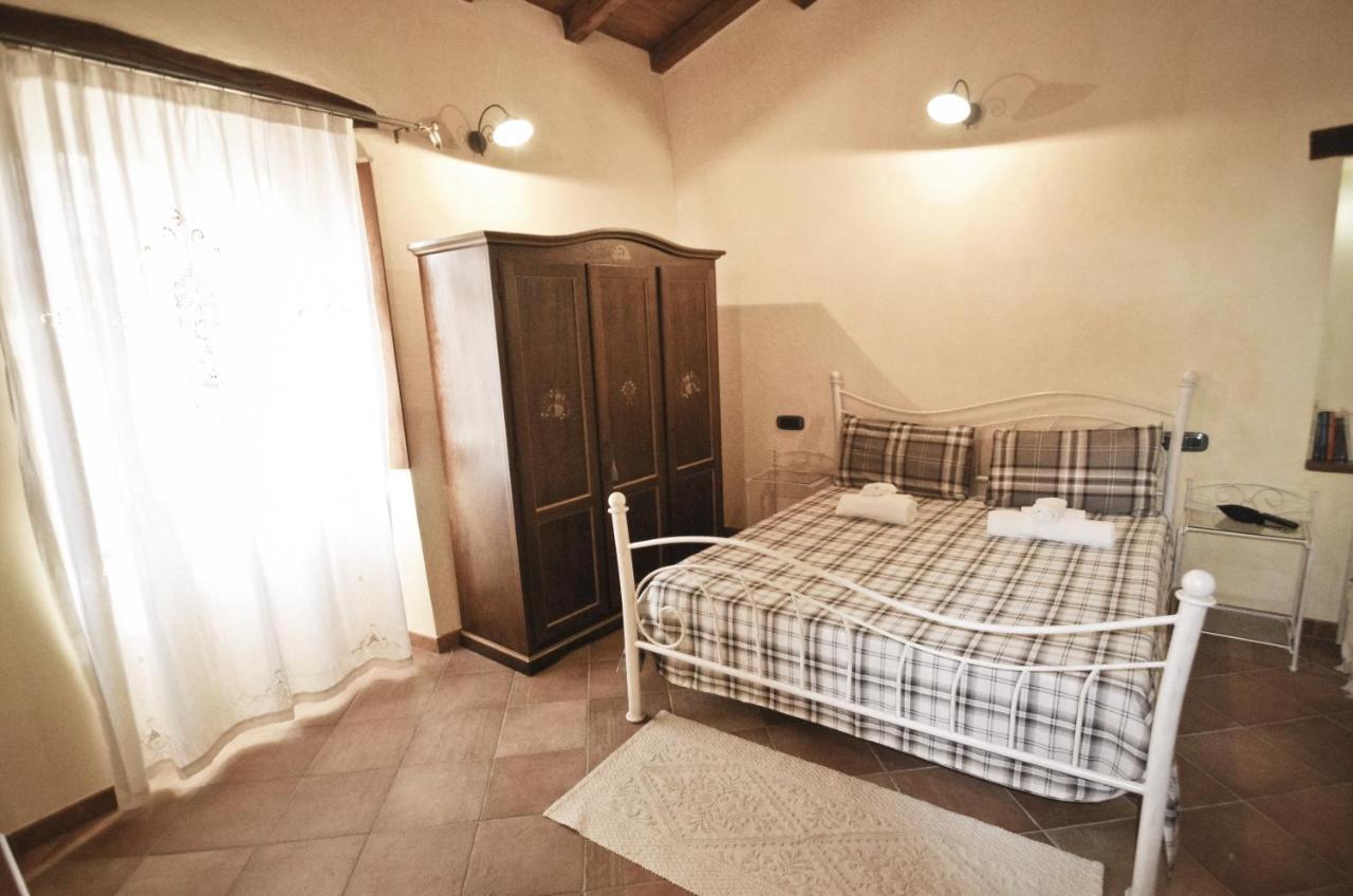 Casa De Ajala - B&B De Charme In Antica Dimora Totalmente Ristrutturata E Dotata Di Tutti I Confort Bagni Privati Spazio Living Patio Esterno Ambienti Climatizzati Degustazioni Prodotti Locali Làconi Dış mekan fotoğraf