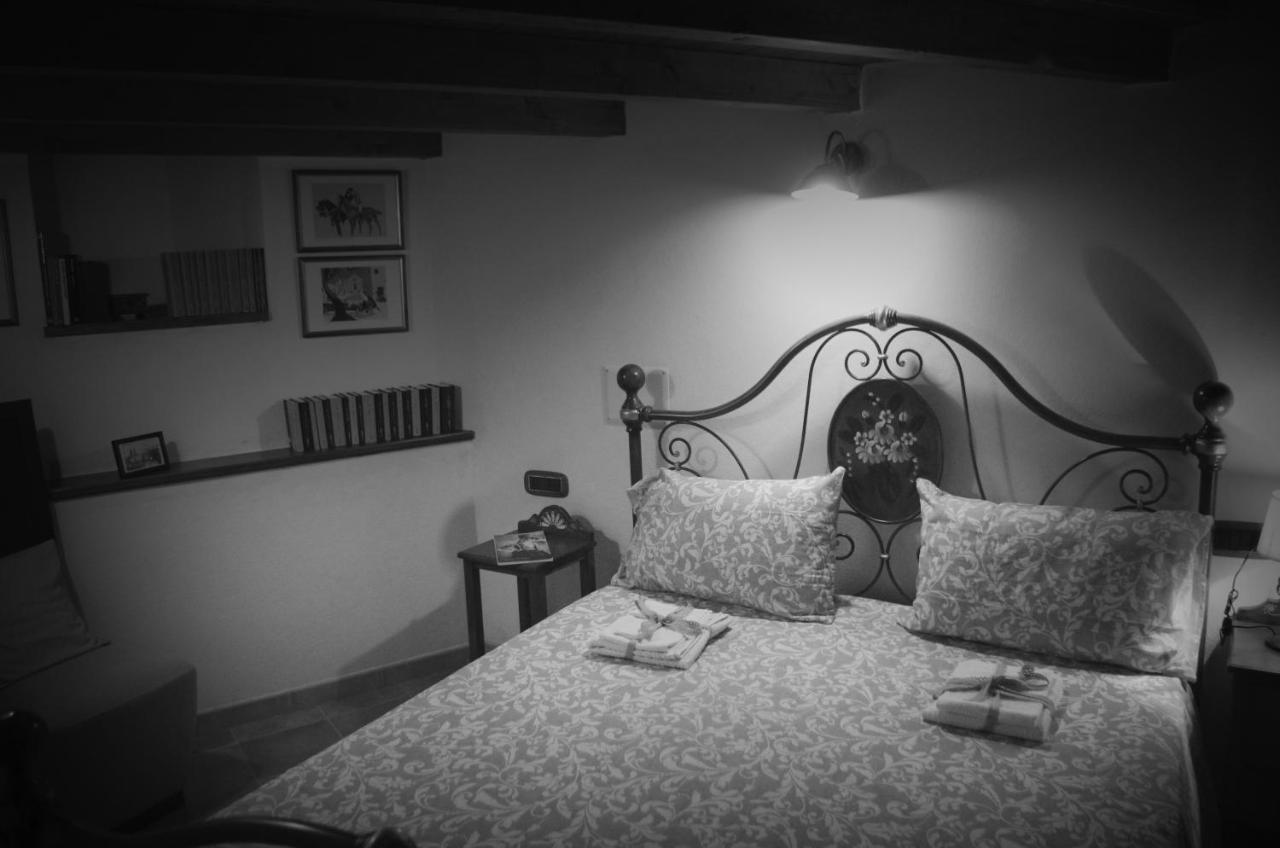 Casa De Ajala - B&B De Charme In Antica Dimora Totalmente Ristrutturata E Dotata Di Tutti I Confort Bagni Privati Spazio Living Patio Esterno Ambienti Climatizzati Degustazioni Prodotti Locali Làconi Dış mekan fotoğraf