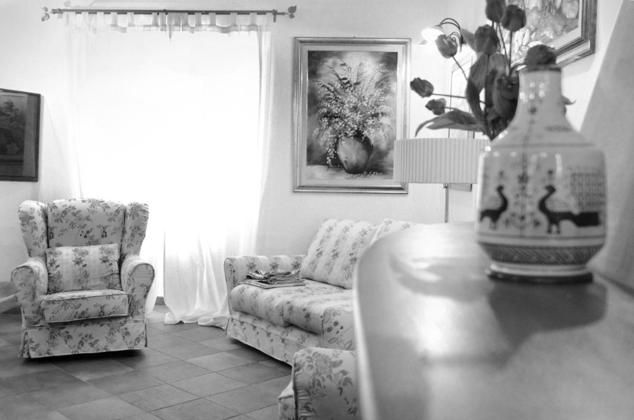 Casa De Ajala - B&B De Charme In Antica Dimora Totalmente Ristrutturata E Dotata Di Tutti I Confort Bagni Privati Spazio Living Patio Esterno Ambienti Climatizzati Degustazioni Prodotti Locali Làconi Dış mekan fotoğraf