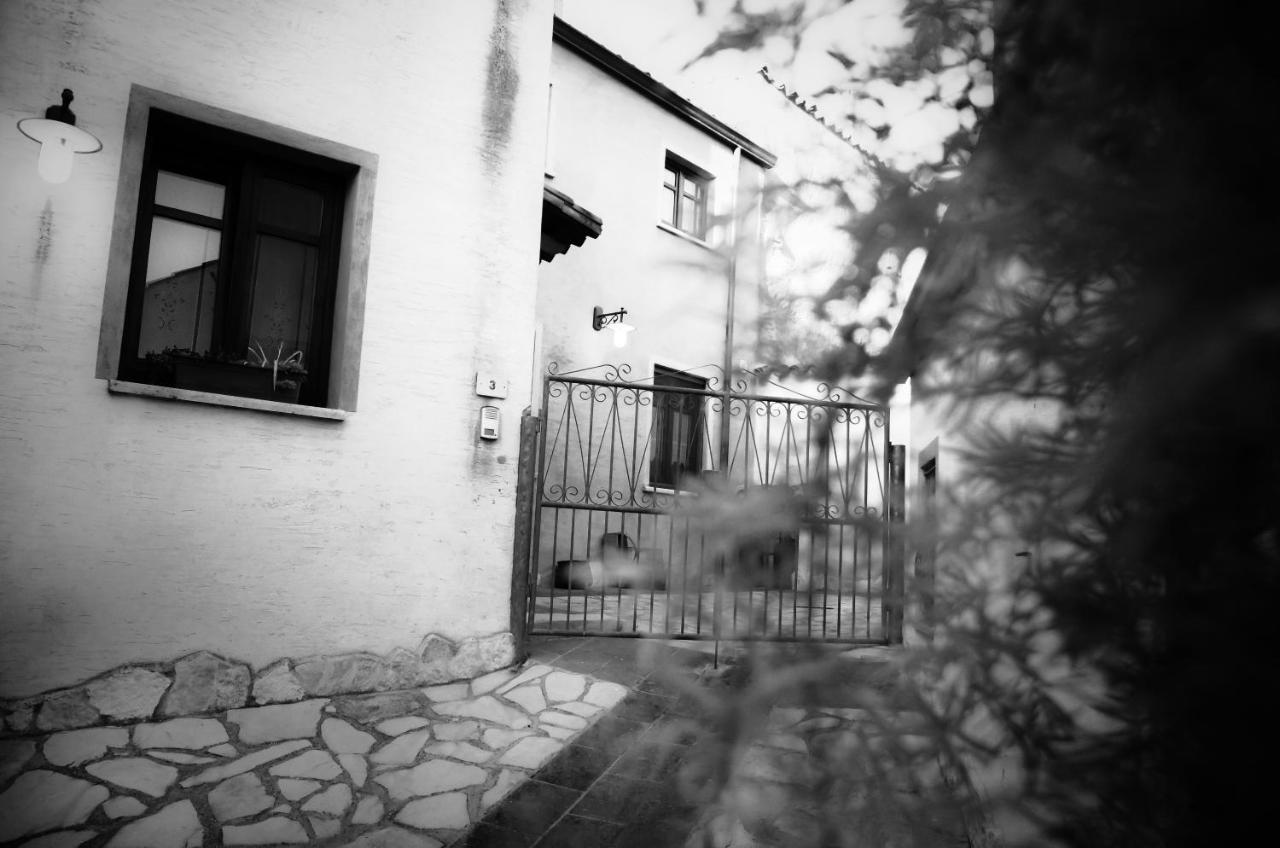 Casa De Ajala - B&B De Charme In Antica Dimora Totalmente Ristrutturata E Dotata Di Tutti I Confort Bagni Privati Spazio Living Patio Esterno Ambienti Climatizzati Degustazioni Prodotti Locali Làconi Dış mekan fotoğraf