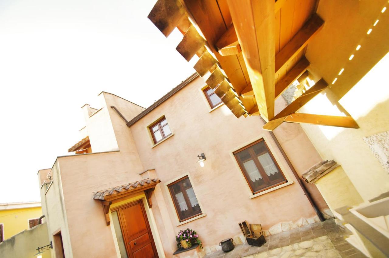 Casa De Ajala - B&B De Charme In Antica Dimora Totalmente Ristrutturata E Dotata Di Tutti I Confort Bagni Privati Spazio Living Patio Esterno Ambienti Climatizzati Degustazioni Prodotti Locali Làconi Dış mekan fotoğraf