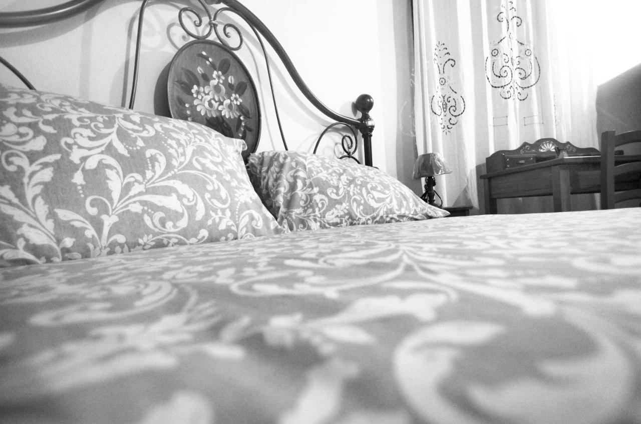 Casa De Ajala - B&B De Charme In Antica Dimora Totalmente Ristrutturata E Dotata Di Tutti I Confort Bagni Privati Spazio Living Patio Esterno Ambienti Climatizzati Degustazioni Prodotti Locali Làconi Dış mekan fotoğraf
