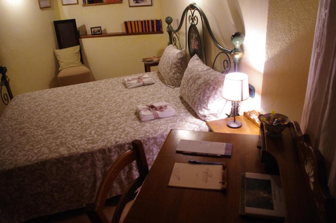 Casa De Ajala - B&B De Charme In Antica Dimora Totalmente Ristrutturata E Dotata Di Tutti I Confort Bagni Privati Spazio Living Patio Esterno Ambienti Climatizzati Degustazioni Prodotti Locali Làconi Dış mekan fotoğraf