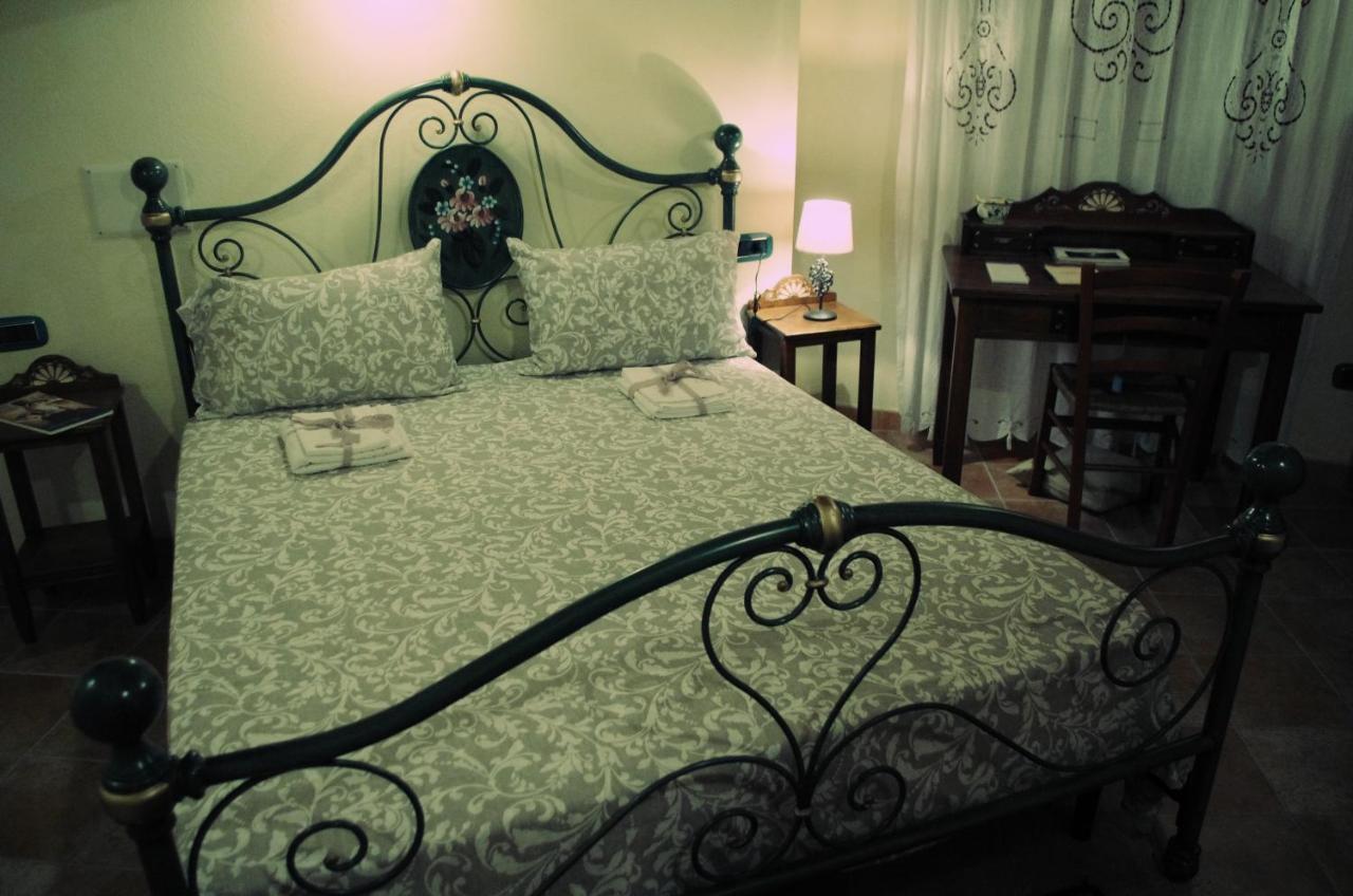 Casa De Ajala - B&B De Charme In Antica Dimora Totalmente Ristrutturata E Dotata Di Tutti I Confort Bagni Privati Spazio Living Patio Esterno Ambienti Climatizzati Degustazioni Prodotti Locali Làconi Dış mekan fotoğraf