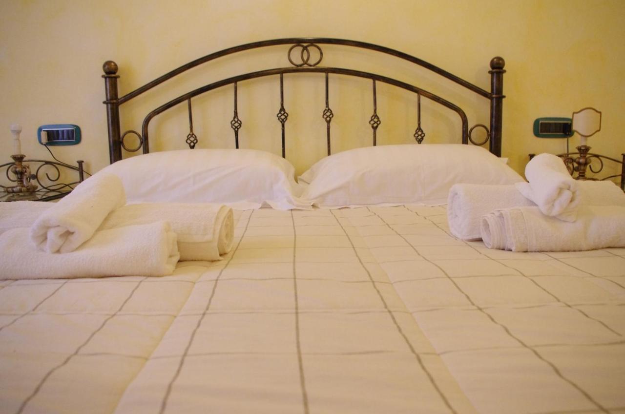 Casa De Ajala - B&B De Charme In Antica Dimora Totalmente Ristrutturata E Dotata Di Tutti I Confort Bagni Privati Spazio Living Patio Esterno Ambienti Climatizzati Degustazioni Prodotti Locali Làconi Dış mekan fotoğraf