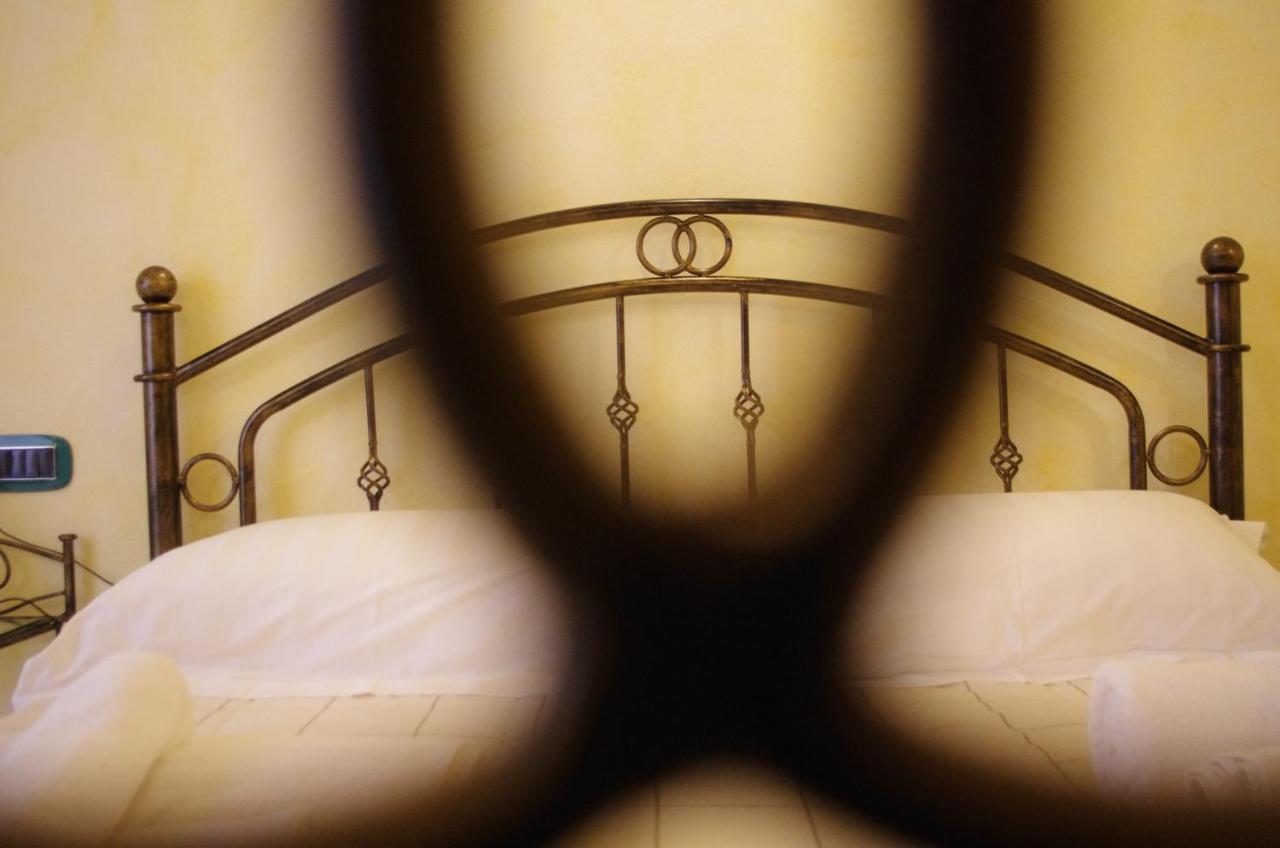 Casa De Ajala - B&B De Charme In Antica Dimora Totalmente Ristrutturata E Dotata Di Tutti I Confort Bagni Privati Spazio Living Patio Esterno Ambienti Climatizzati Degustazioni Prodotti Locali Làconi Dış mekan fotoğraf