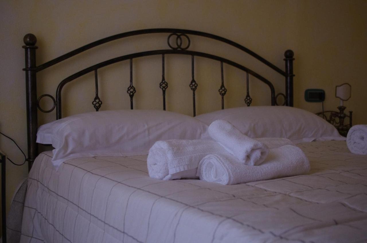 Casa De Ajala - B&B De Charme In Antica Dimora Totalmente Ristrutturata E Dotata Di Tutti I Confort Bagni Privati Spazio Living Patio Esterno Ambienti Climatizzati Degustazioni Prodotti Locali Làconi Dış mekan fotoğraf