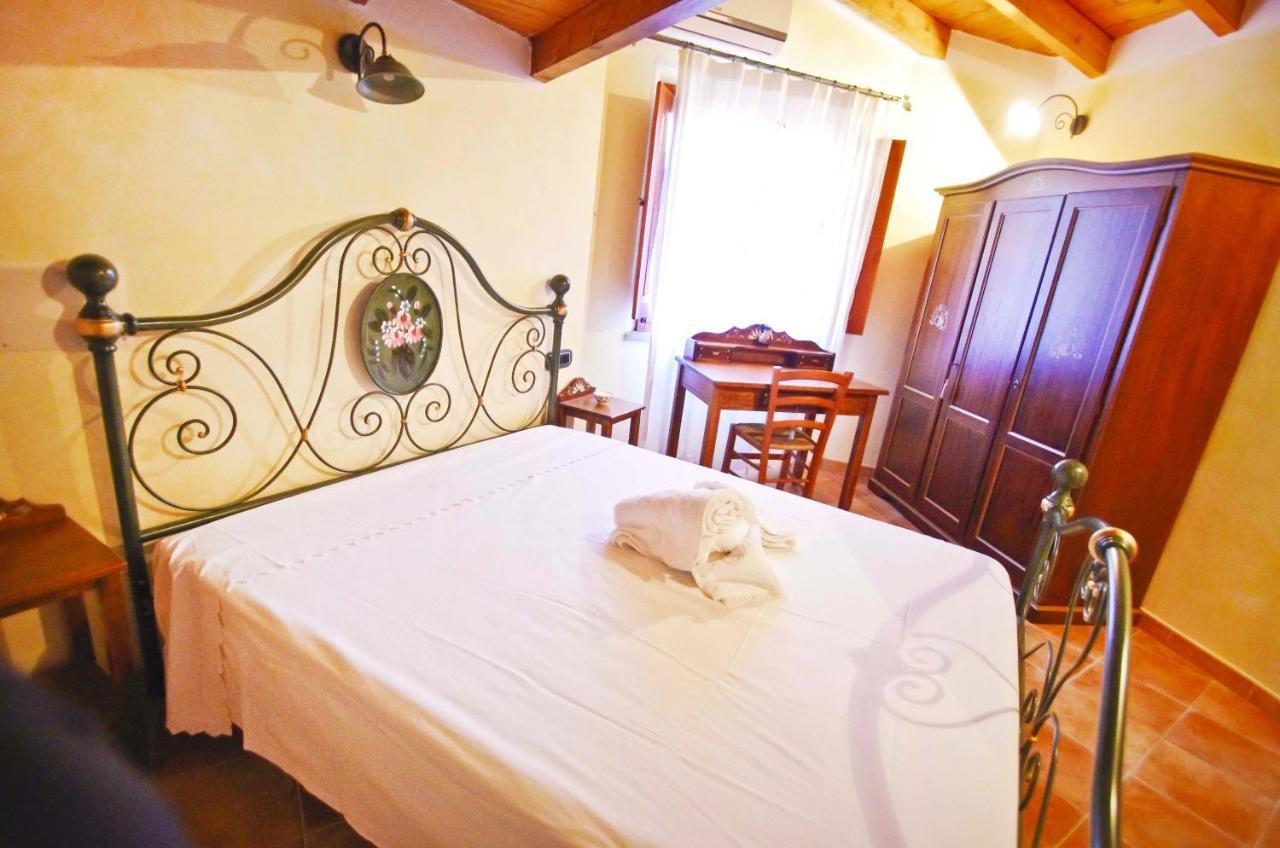 Casa De Ajala - B&B De Charme In Antica Dimora Totalmente Ristrutturata E Dotata Di Tutti I Confort Bagni Privati Spazio Living Patio Esterno Ambienti Climatizzati Degustazioni Prodotti Locali Làconi Dış mekan fotoğraf